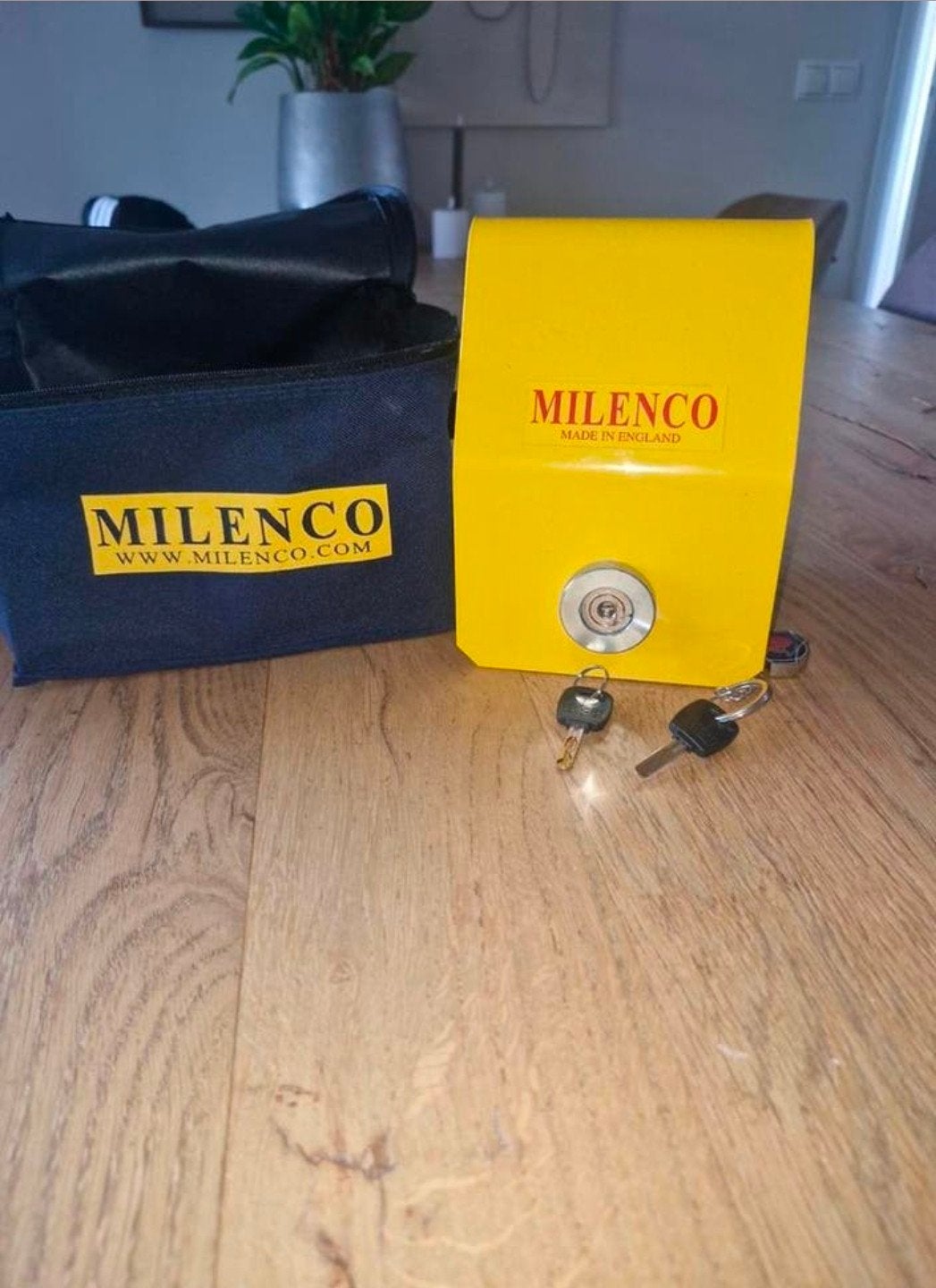 Milenco Hitchlock Koppelslot - Gele Disselslot voor Caravan, Caravans en Kamperen, Ophalen, Nieuw