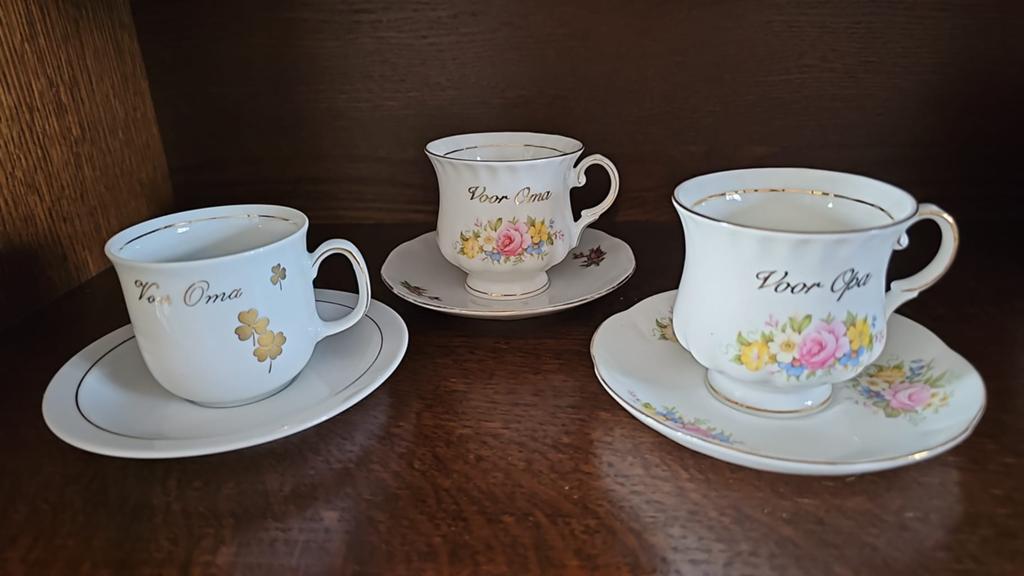 3 kopjes en schoteltjes, Ophalen, Gebruikt, Porselein, Kop en/of schotel