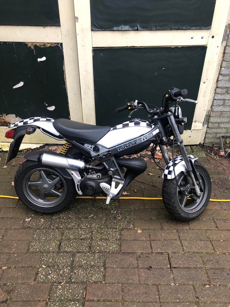Suzuki Streetmagic - nl kenteken - Slechts 4775 km!, Ophalen of Verzenden, Zo goed als nieuw, Benzine
