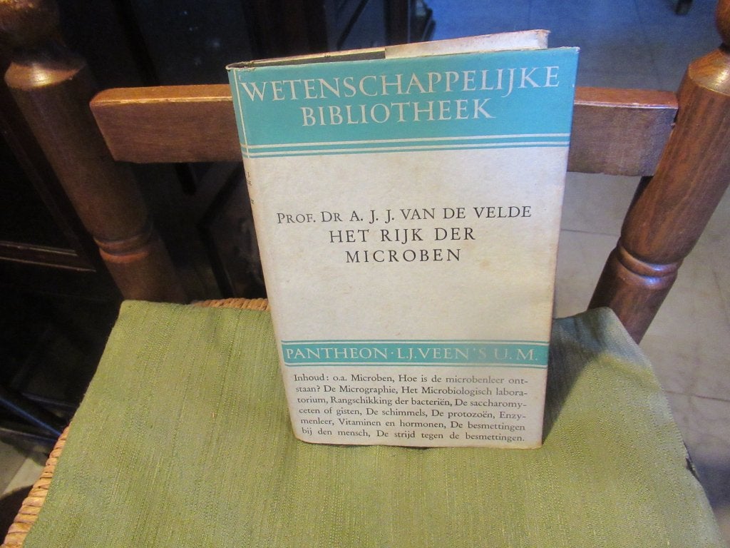 Het Rijk der Microben, Ophalen of Verzenden, Zo goed als nieuw, V/D  Velden