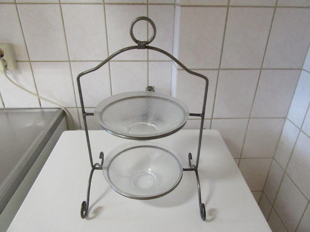 Metalen etagere met 2 glazen schalen, Ophalen of Verzenden, Zo goed als nieuw