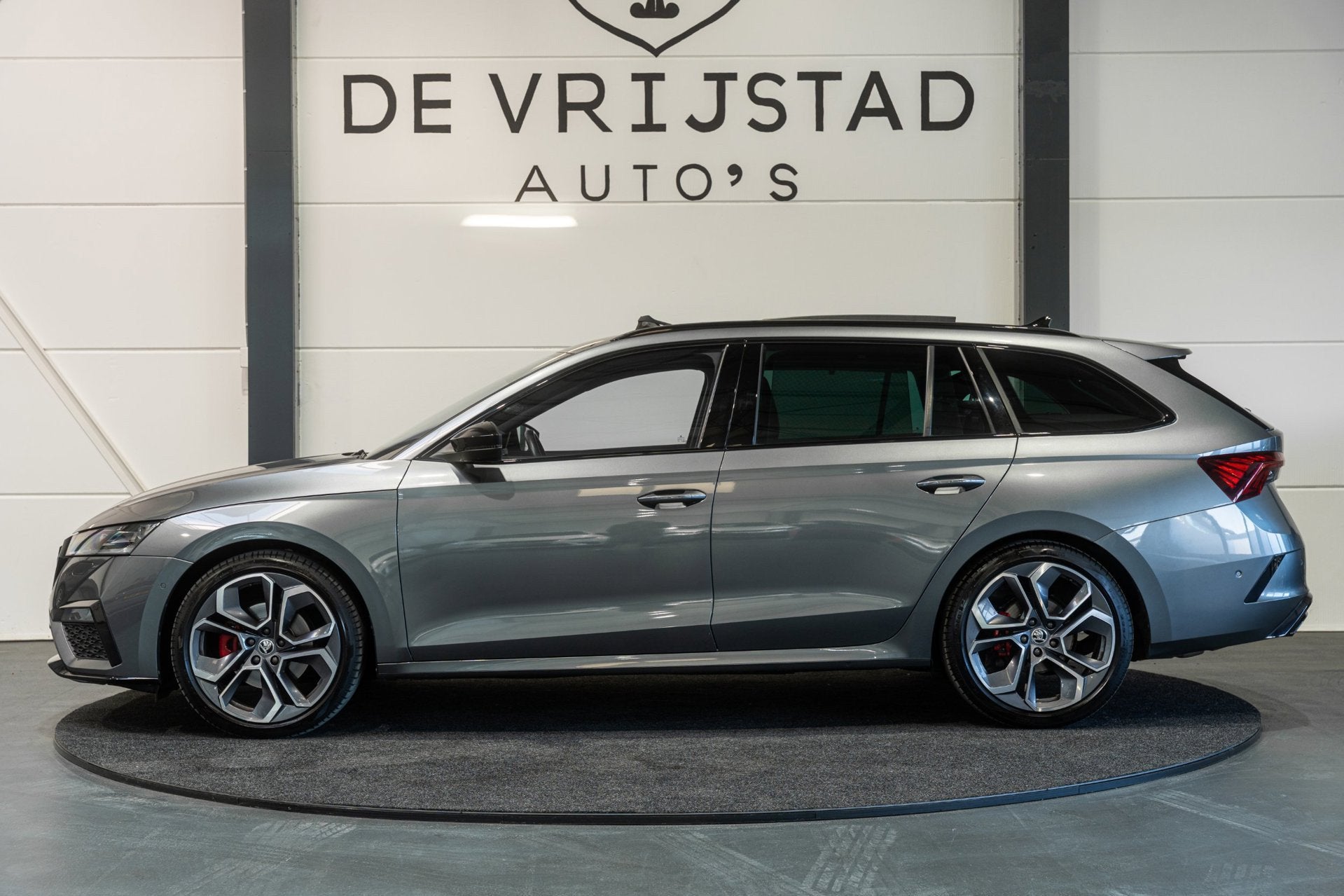 Skoda Octavia Combi 2.0 TDI VRS NIEUWSTAAT VOL!, Auto's, Skoda, Automaat, Gebruikt, Overige carrosserieën, Alcantara