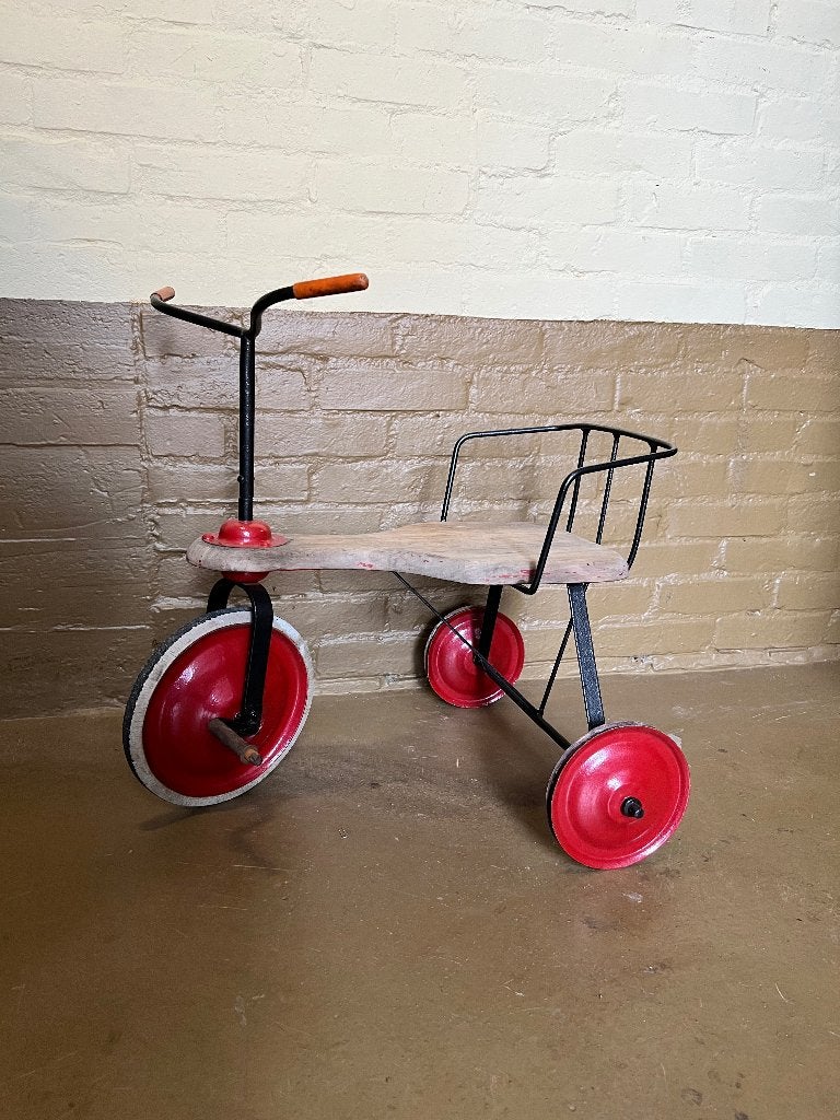 Antieke driewiel fiets, Ophalen