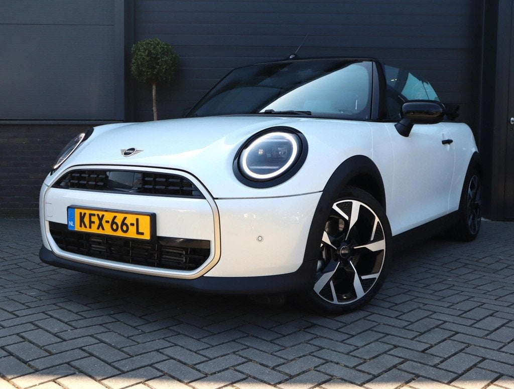 MINI Cabrio 2.0 Cooper C Favoured | HUD | Camera | Carplay |, Auto's, 1998 cc, 15 km/l, Gebruikt, Euro 6