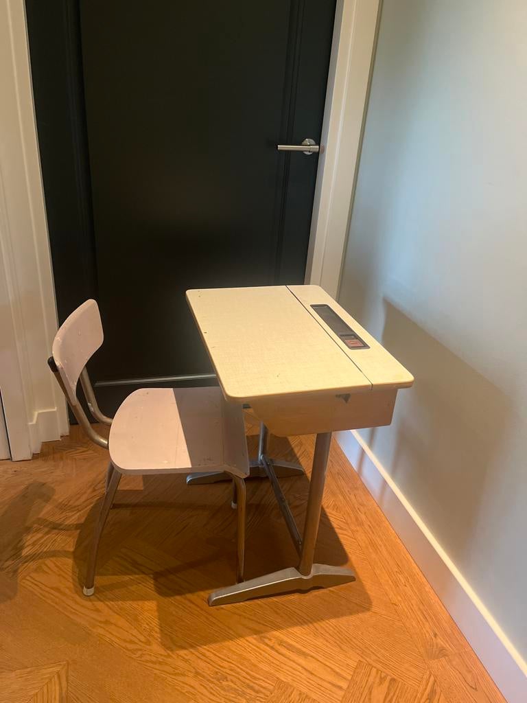 Ouderwets schoolbankje met inktvakje, lessenaar, Kinderen en Baby's, Kinderkamer | Tafels en Stoelen, Ophalen, Gebruikt, Tafel(s) en Stoel(en)
