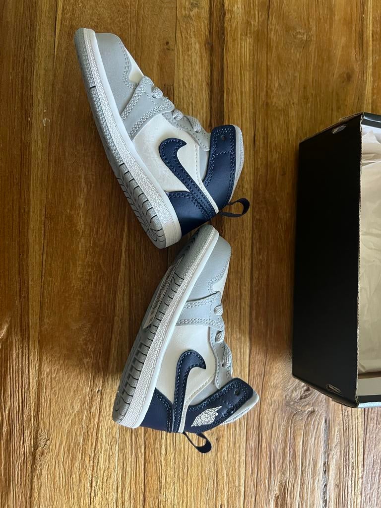 Jordan 1 Mid (TD) sneakers maat 22, Kinderen en Baby's, Kinderkleding | Schoenen en Sokken, Jongen of Meisje, Schoenen, Nieuw