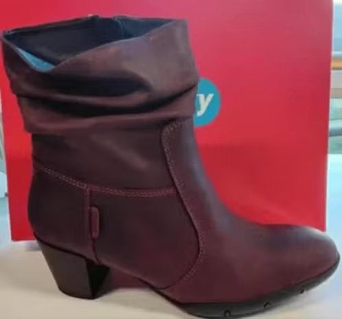 NIEUW! Wolky dames laarsjes bordeaux maat 42 hakje €73,99, Wolky, Nieuw, Ophalen of Verzenden, Rood