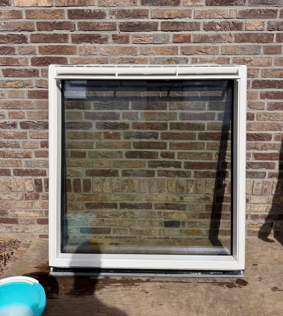 VELUX dakraam GGL SK06 – wit afgelakt – 114x118 cm, Raamkozijn, Zo goed als nieuw, Hout, Ophalen