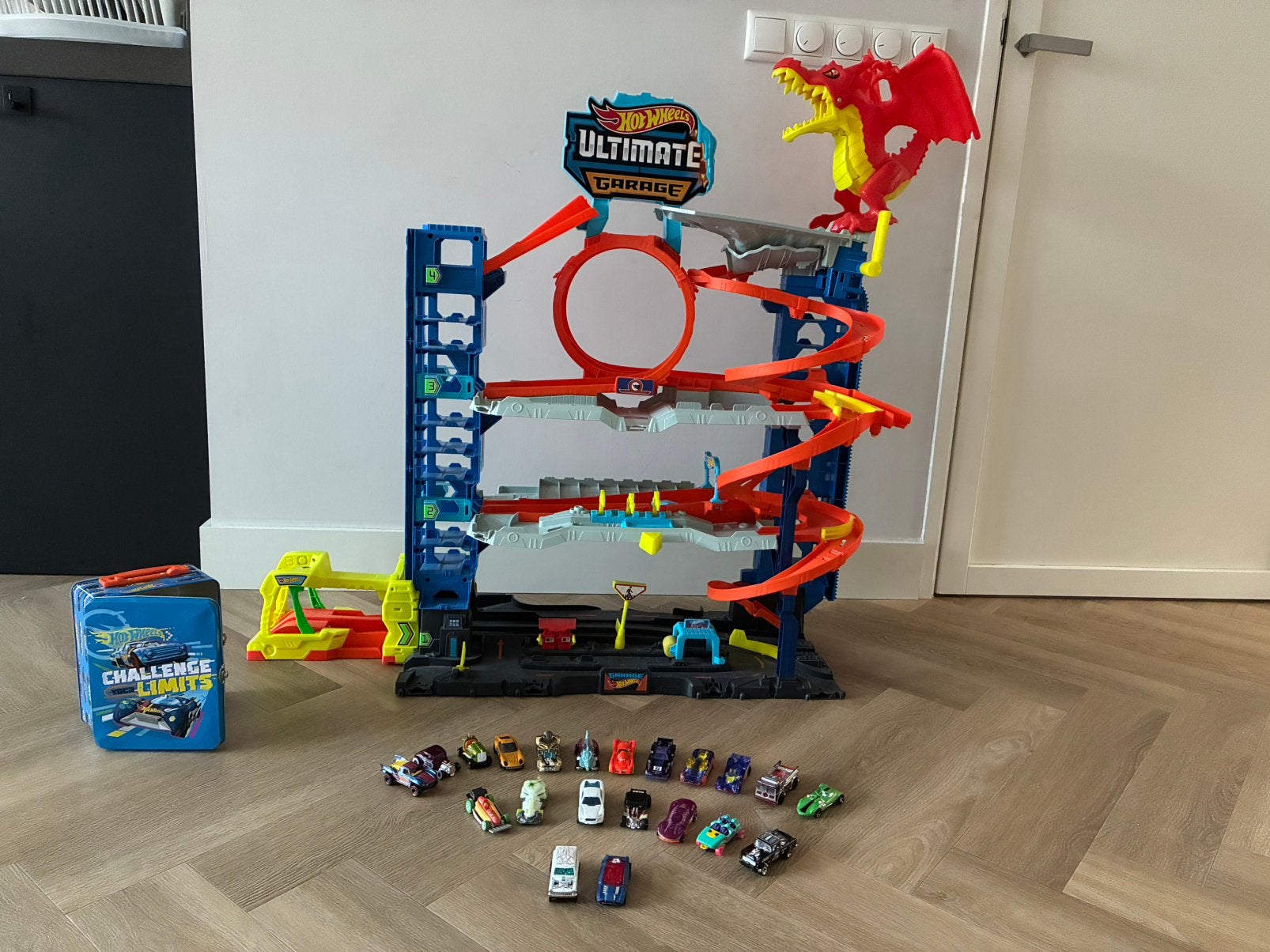 Hot wheels ultimate garage met draak incl. doos en 21 auto’s, Ophalen, Zo goed als nieuw, Handmatig, Hot Wheels