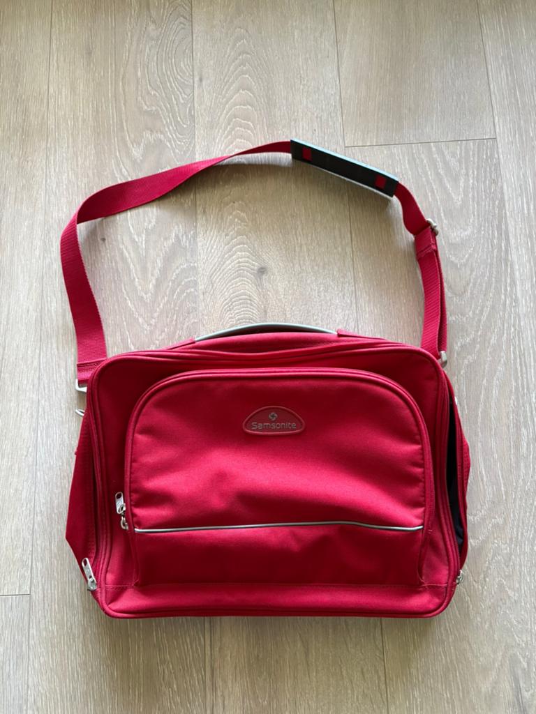 Samsonite laptop/reistas met schouderband, Rood, 17 inch of meer, Ophalen of Verzenden, Zo goed als nieuw