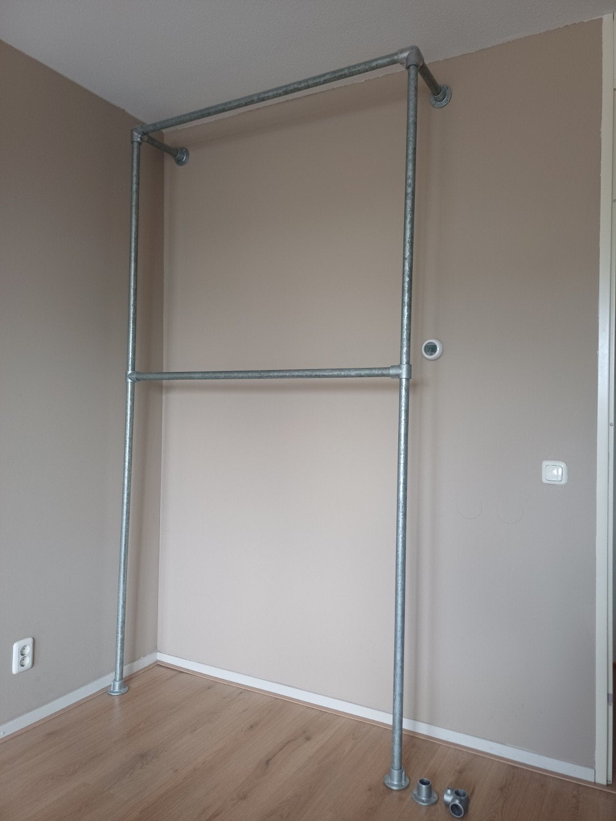 Steigerbuizen constructie (6 buizen Ø33mm+ 10 koppelstukken), Ophalen, Zo goed als nieuw
