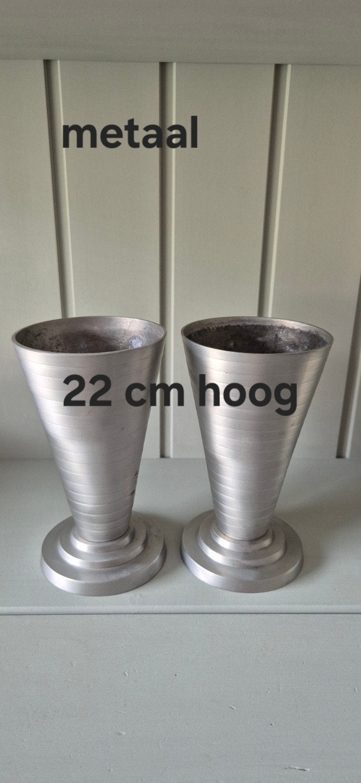 2 metalen vaazen/potten, Ophalen, Gebruikt, Metaal, Grijs