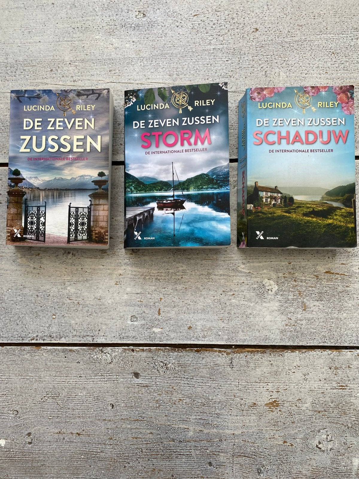 De Zeven Zussen serie - Deel 1, 2 en 3, Boeken, Romans, Gelezen, Nederland, Ophalen of Verzenden