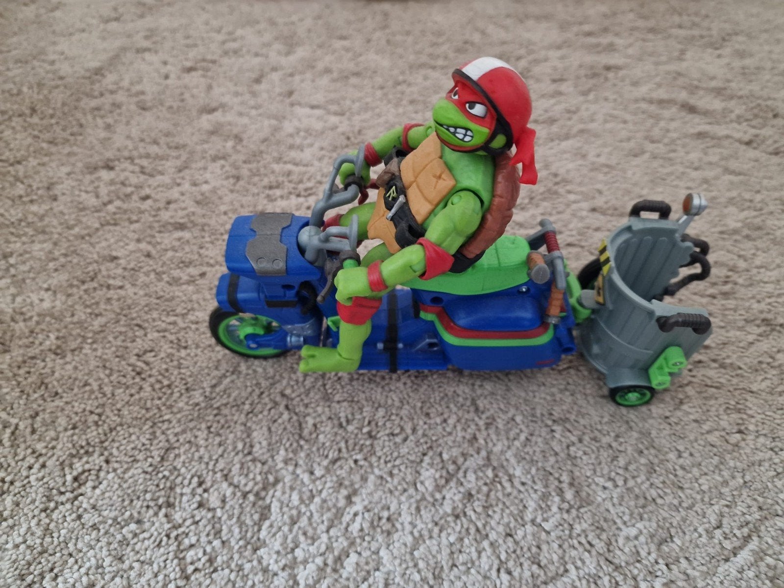 Teenage Mutant Ninja Turtles Raphael met Motor, Ophalen