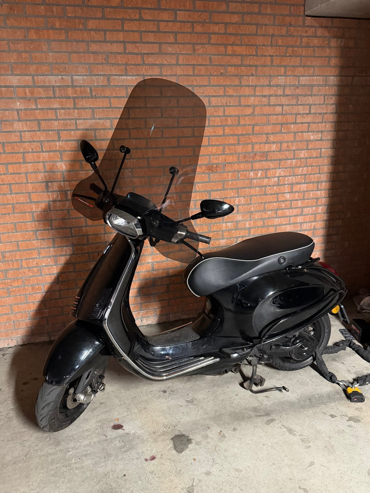 Vespa Sprint met nieuwe banden en LED verlichting, Ophalen, Gebruikt, Overige modellen, Benzine