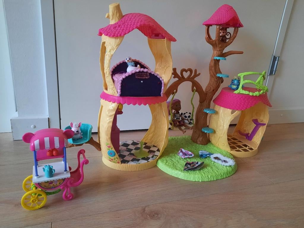 Enchantimals Boomhut Speelset met Poppen en Accessoires, Ophalen, Zo goed als nieuw, Poppenhuis