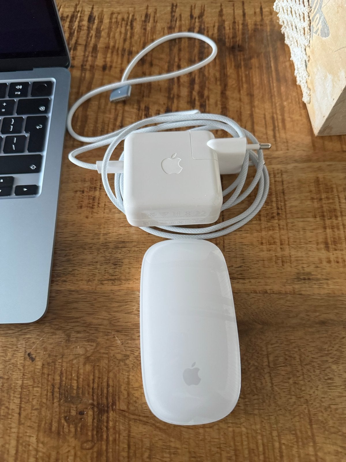 Foto 5 van MacBook Air 13” M5 16GB/512GB + muis + tas zo goed als nieuw