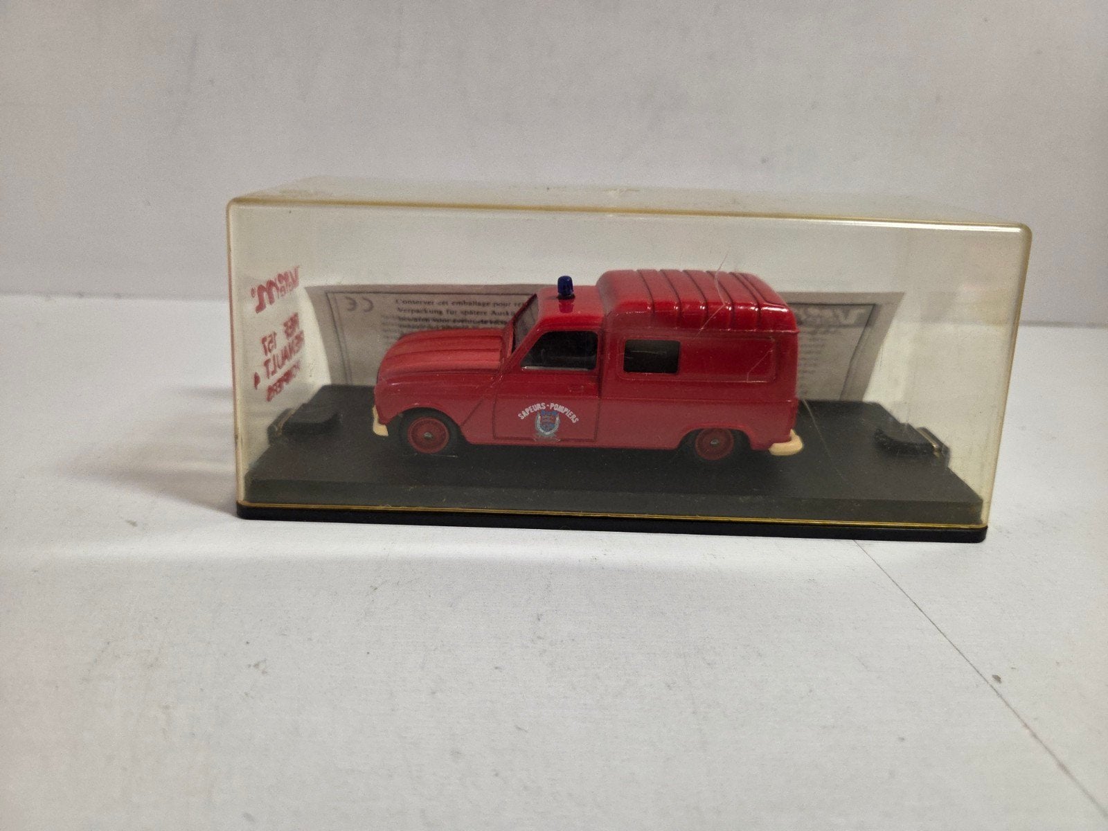 Verem Renault 4 brandweer 1:43, Hobby en Vrije tijd, Modelauto's | 1:43, Overige merken, Auto, ., Ophalen of Verzenden