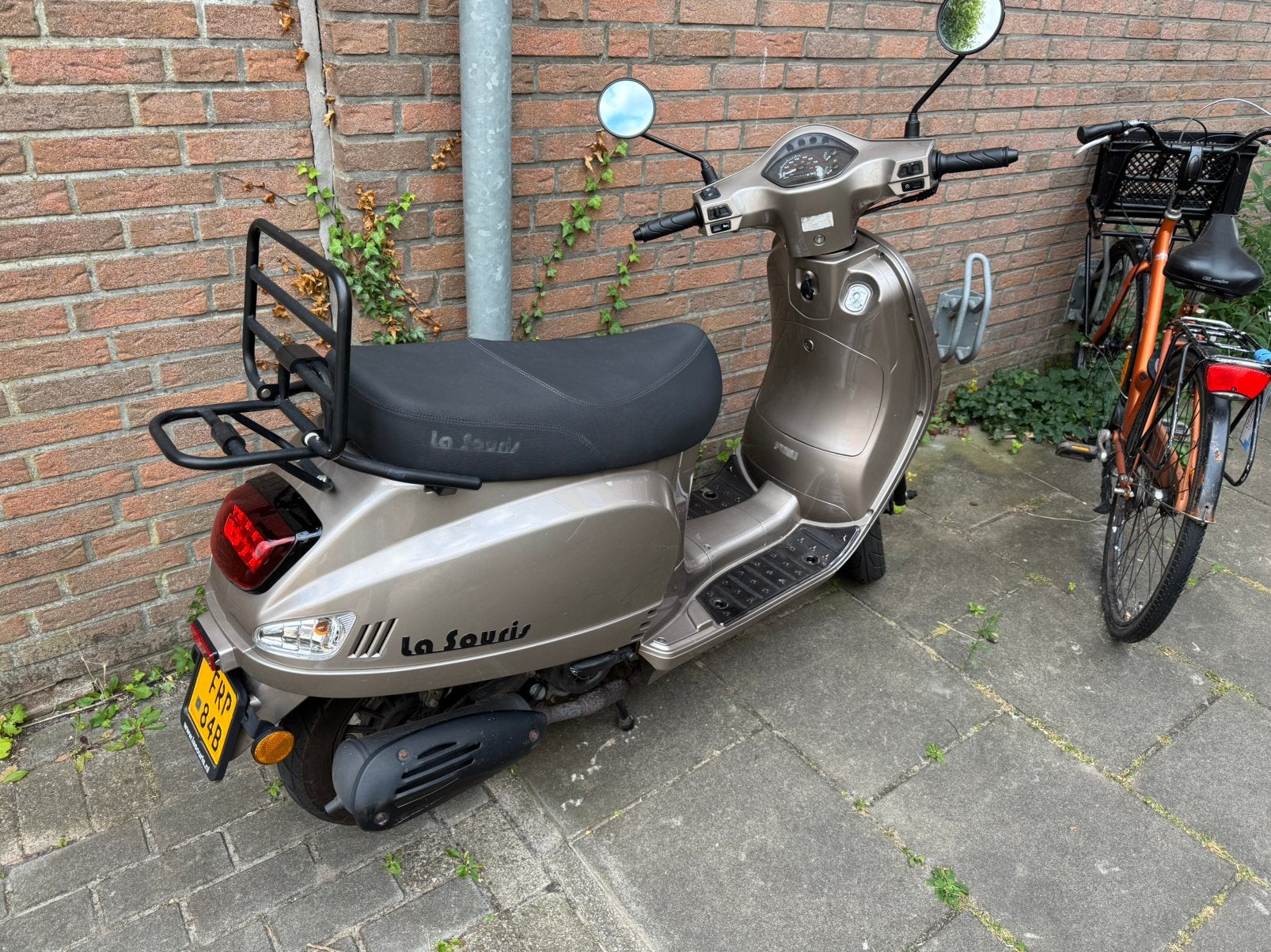 Scooter La Souris Sourini SE 2024 6000km, Fietsen en Brommers, Snorfietsen en Snorscooters, Zo goed als nieuw, Benzine, Ophalen