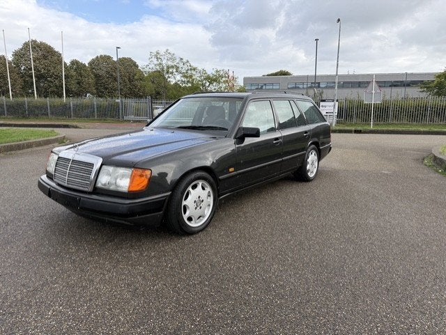 Mercedes 300TE, Achterwielaandrijving, Zwart, Zwart, Bedrijf