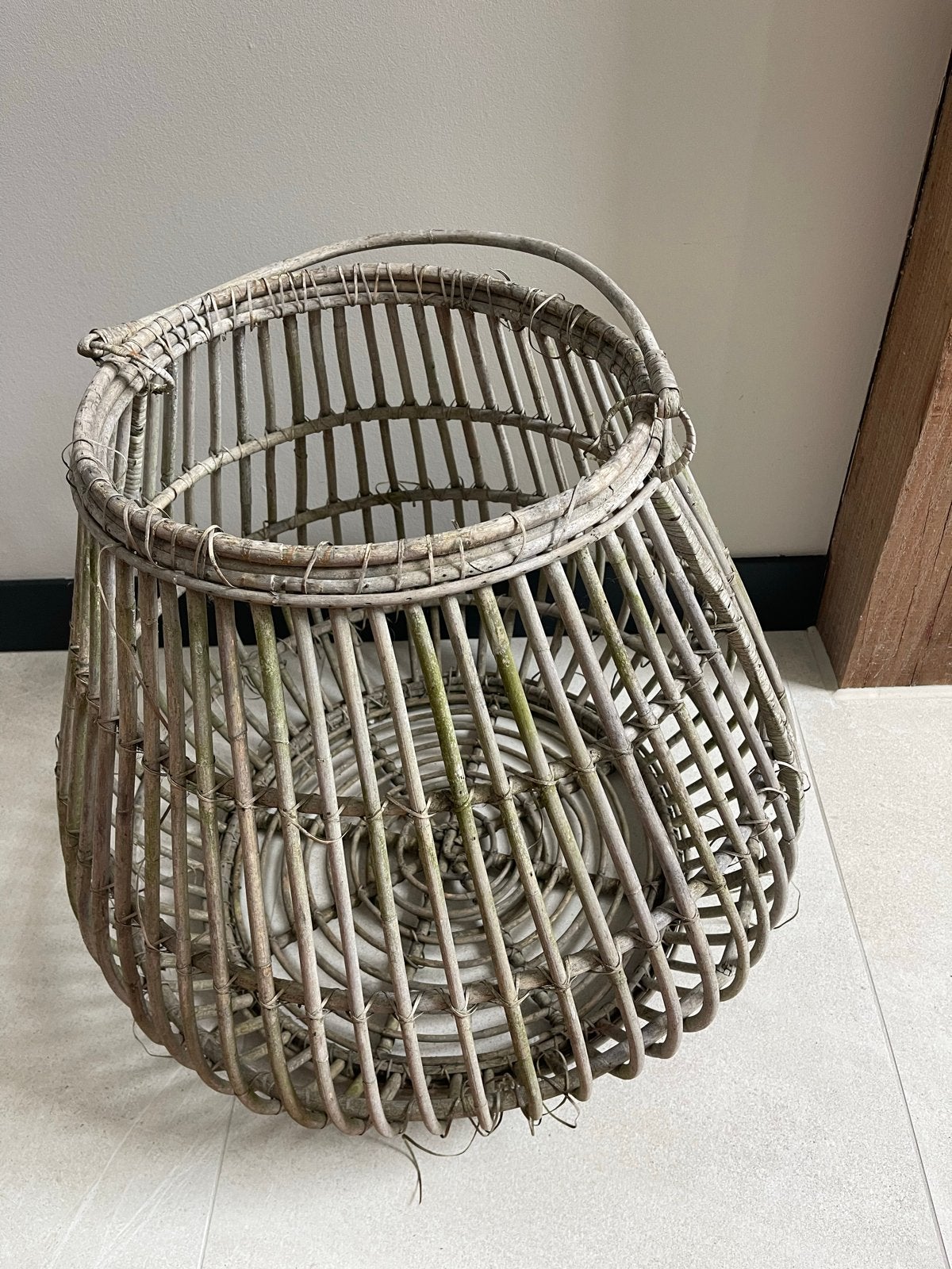 GRATIS Grote rotan lantaarn/ mand , vintage look, Ophalen, Vintage, Gebruikt, Natuurlijk materiaal