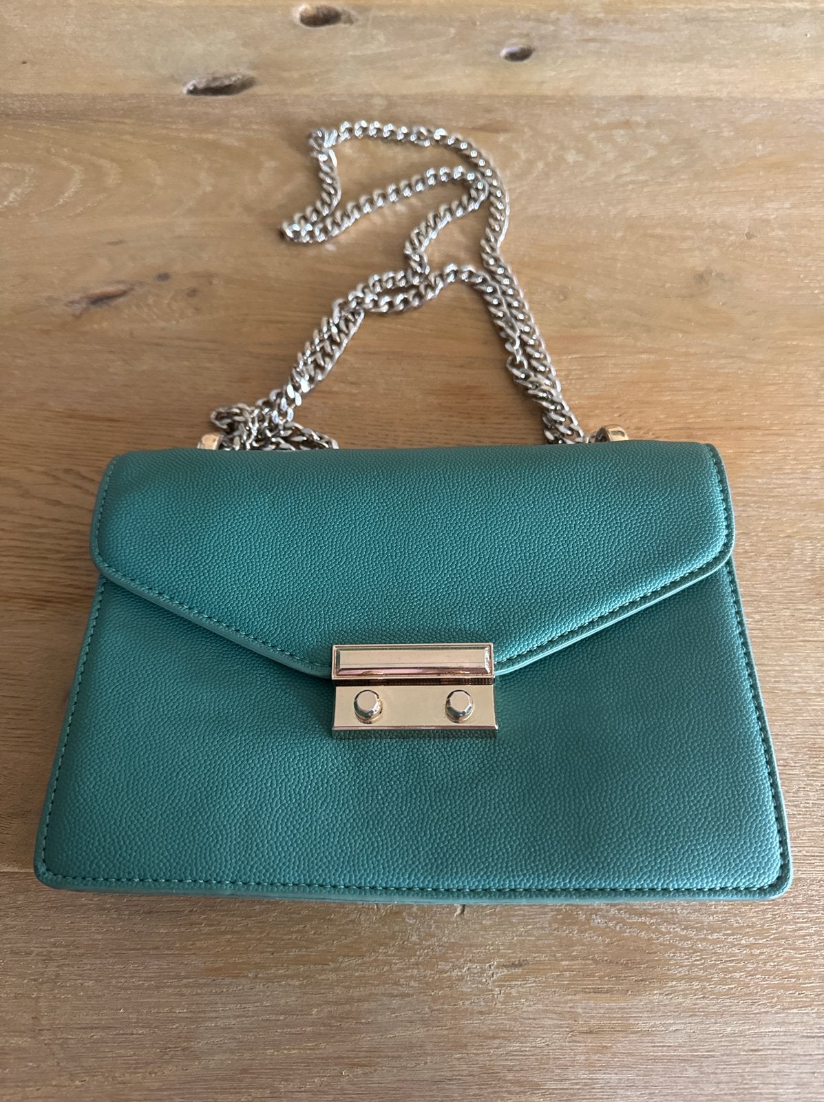 Groene schoudertasje met ketting, mechanisme hapert soms, Ophalen, Gebruikt, Groen, Schoudertasje