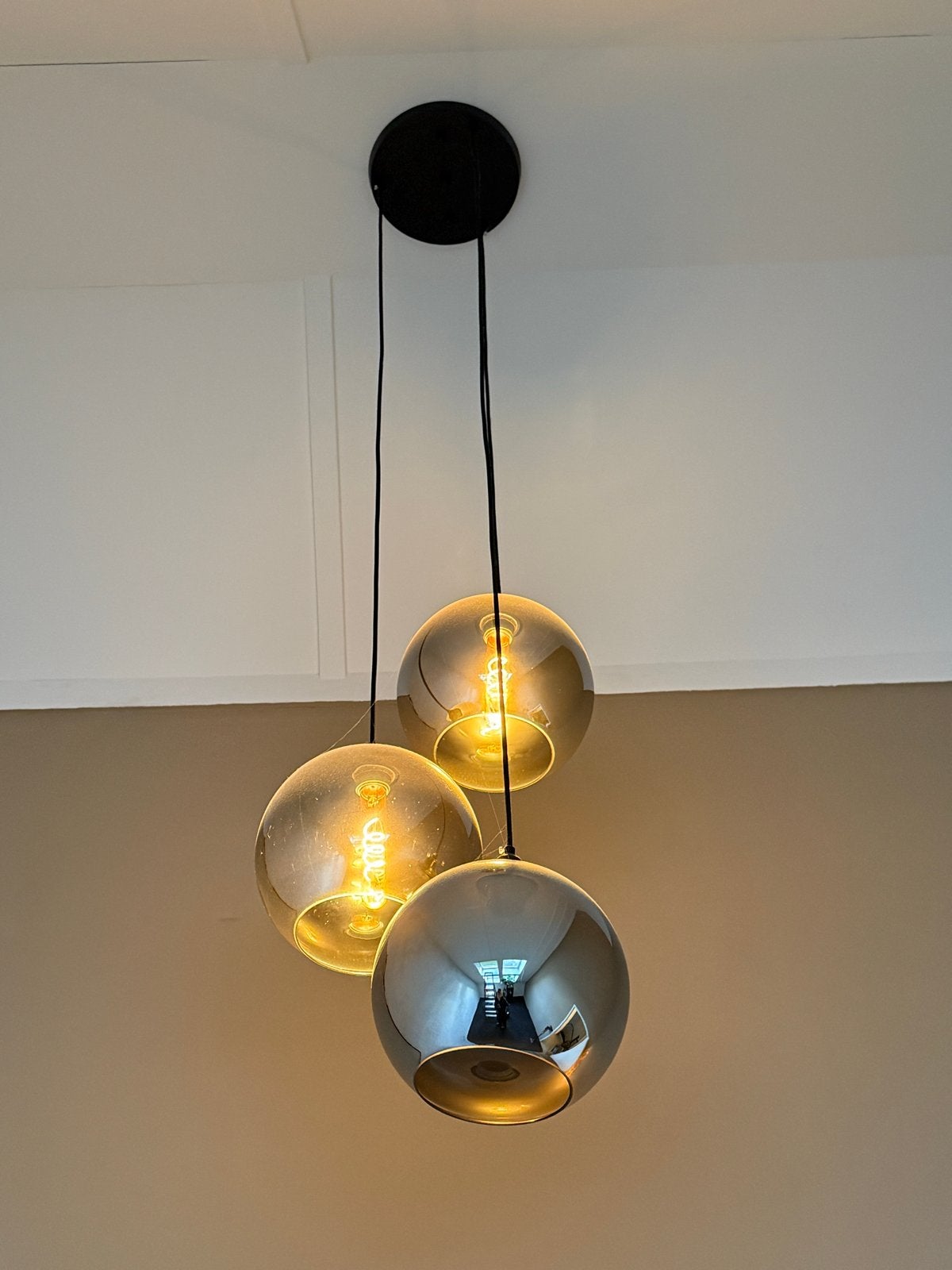 Moderne hanglamp met 3 glazen bollen, Ophalen, Zo goed als nieuw, Glas, E27 (groot)