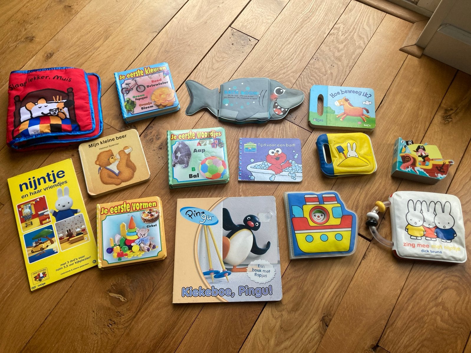 Diverse baby- en kinderboeken, stoffen en kartonnen, Ophalen, Gelezen, Uitklap-, Voel- of Ontdekboek, 0 tot 6 maanden