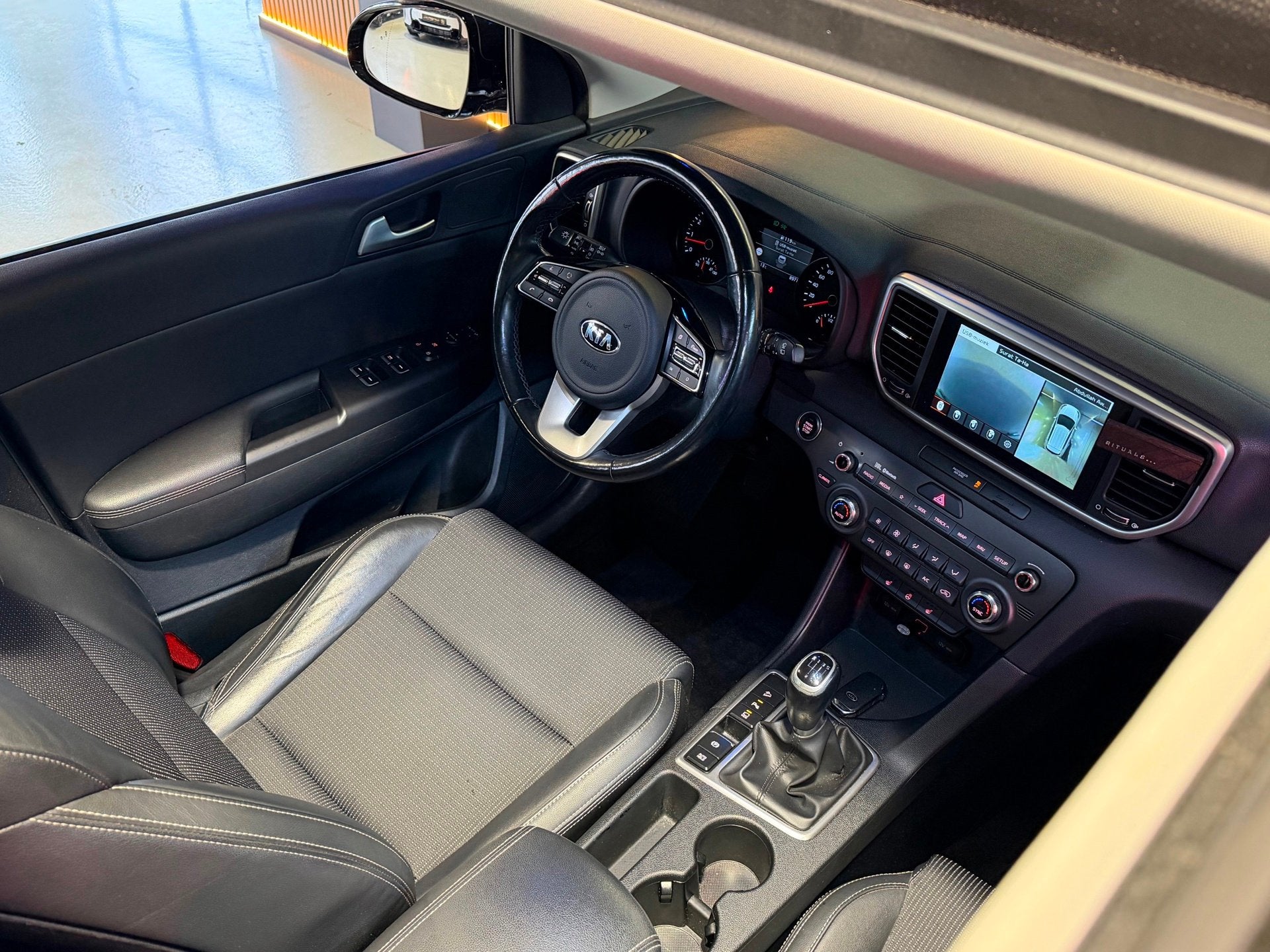 Kia SPORTAGE 1.6 T-GDI DynamicLine Pano|360|Keyles|Led|Stuur, Auto's, Gebruikt, 4 cilinders, 1445 kg, Zwart