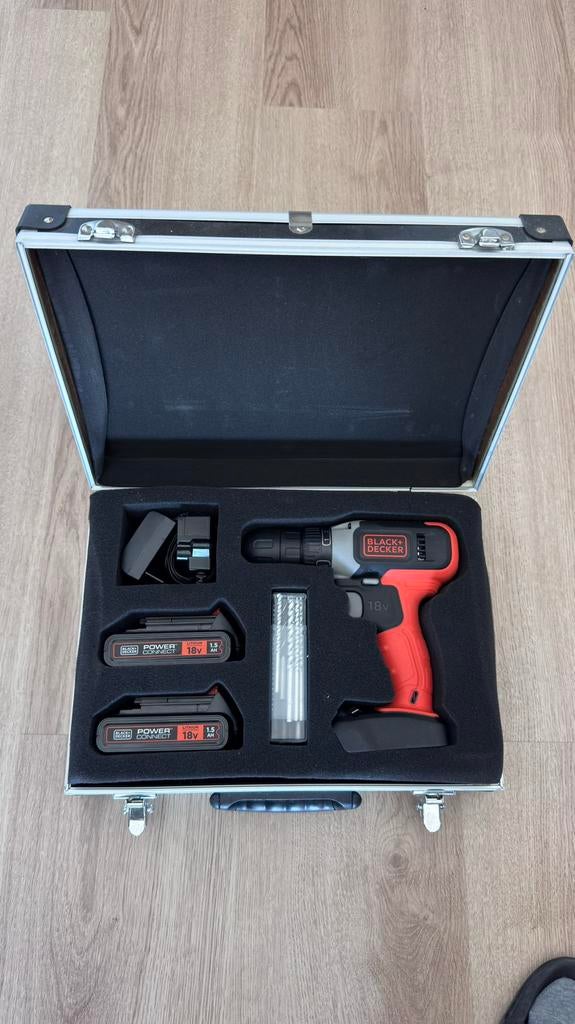 Black + Decker 18v accuboormachine set - 2 batt, lader & bor, Doe-het-zelf en Verbouw, Gereedschap | Boormachines, Ophalen of Verzenden