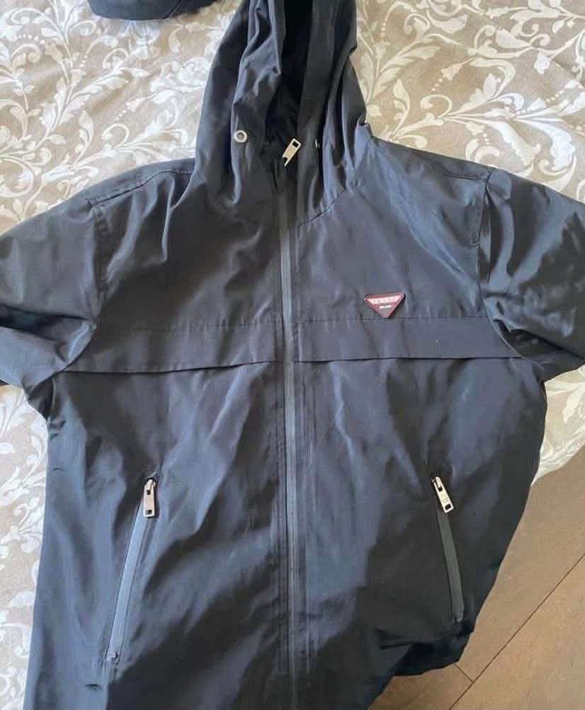 Prada, Ophalen of Verzenden, Zo goed als nieuw, Maat 56/58 (XL), Zwart