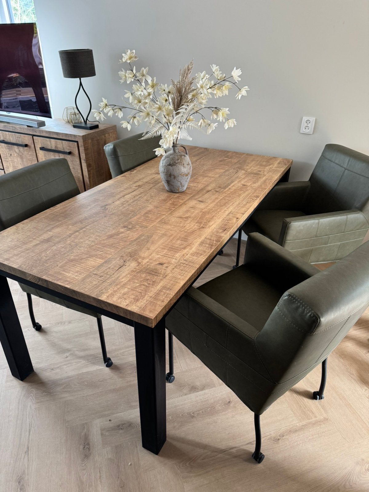 Massieve mango houten tafel met 4 luxe eetstoelen, Ophalen, 50 tot 100 cm, Zo goed als nieuw, Vijf personen of meer
