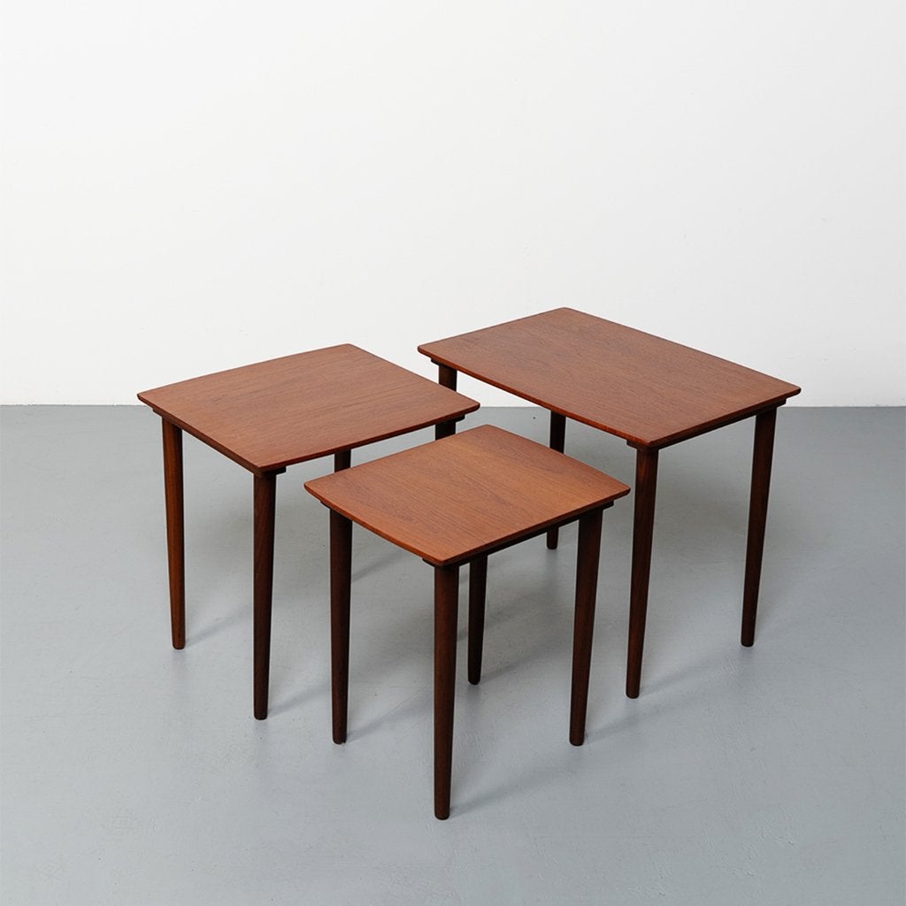 Vintage Deense bijzettafels (nesting tables) in teakhout, Huis en Inrichting, 45 tot 60 cm, Minder dan 55 cm, Gebruikt, Deens Design, Scandinavisch, Vintage, Mid Century, Retro