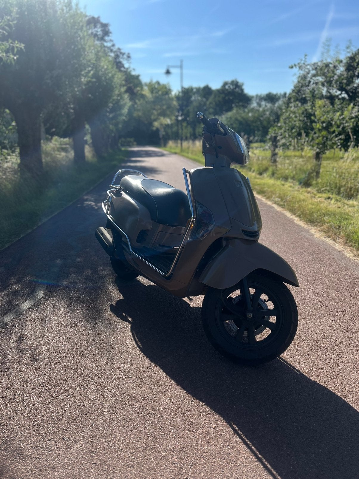Kymco like tt 50cc 4 t buffel bruin op snorplaat, Fietsen en Brommers, Scooters | Kymco, Ophalen, Zo goed als nieuw, Like, Benzine