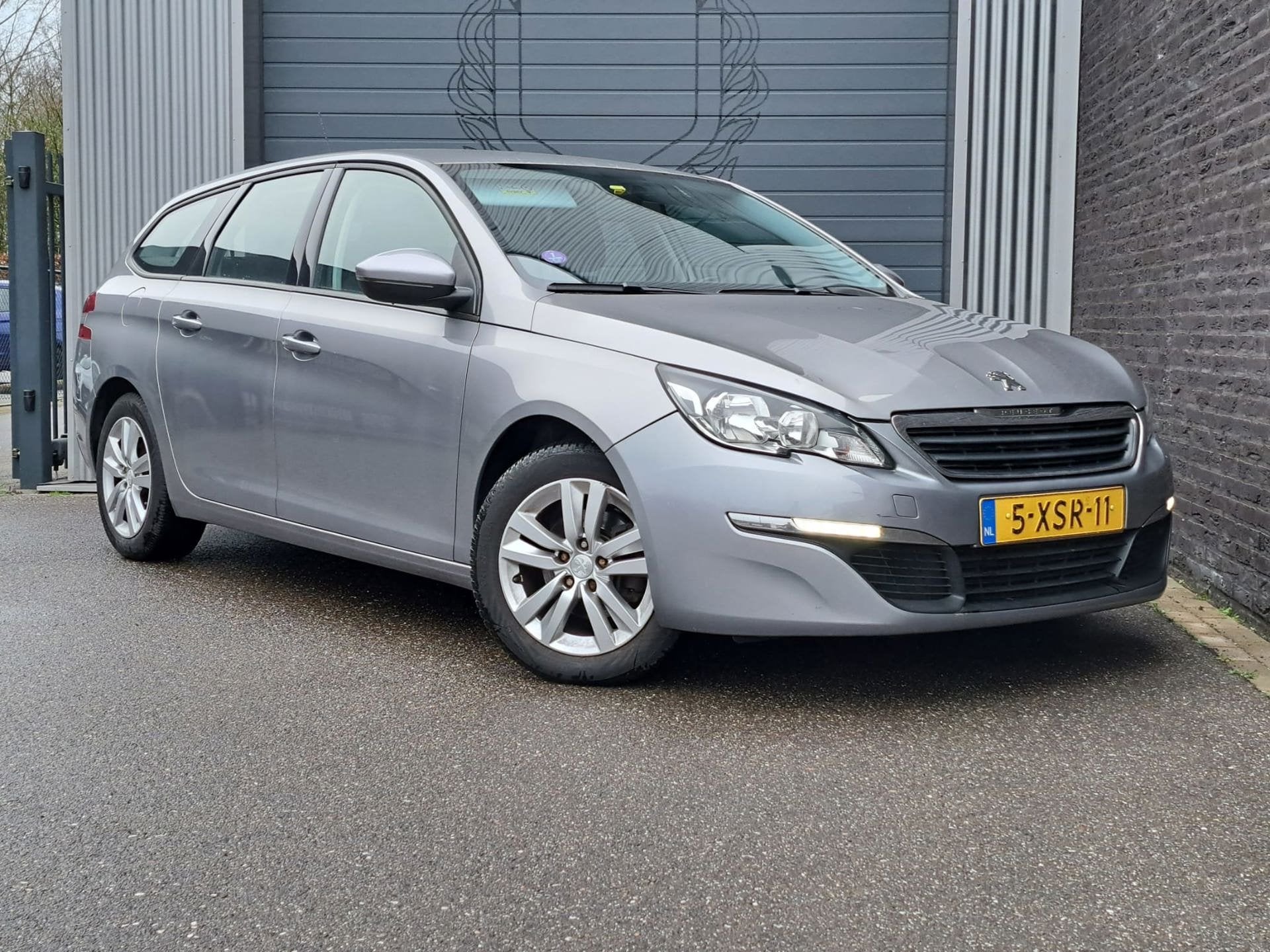 Peugeot 308 SW 1.2 e-THP Blue Lease EXPORT, Dealer onderhouden, Stof, Gebruikt, Euro 6