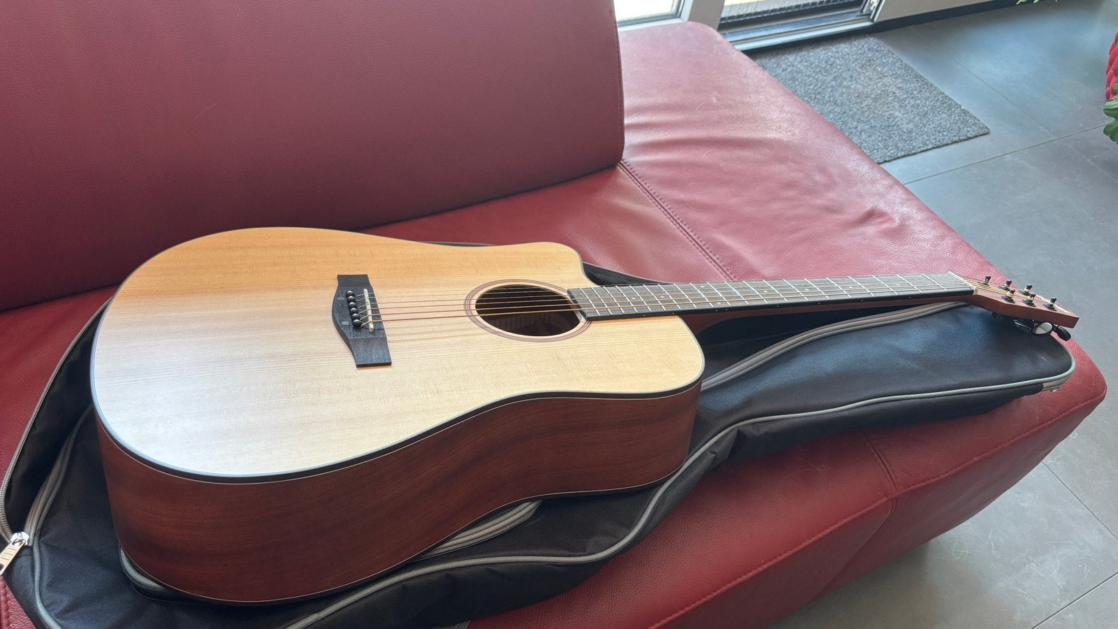Nieuwe linkshandige gitaar met complete accessoireset, Muziek en Instrumenten, Ophalen, Nieuw, Western- of Steelstringgitaar, Met koffer