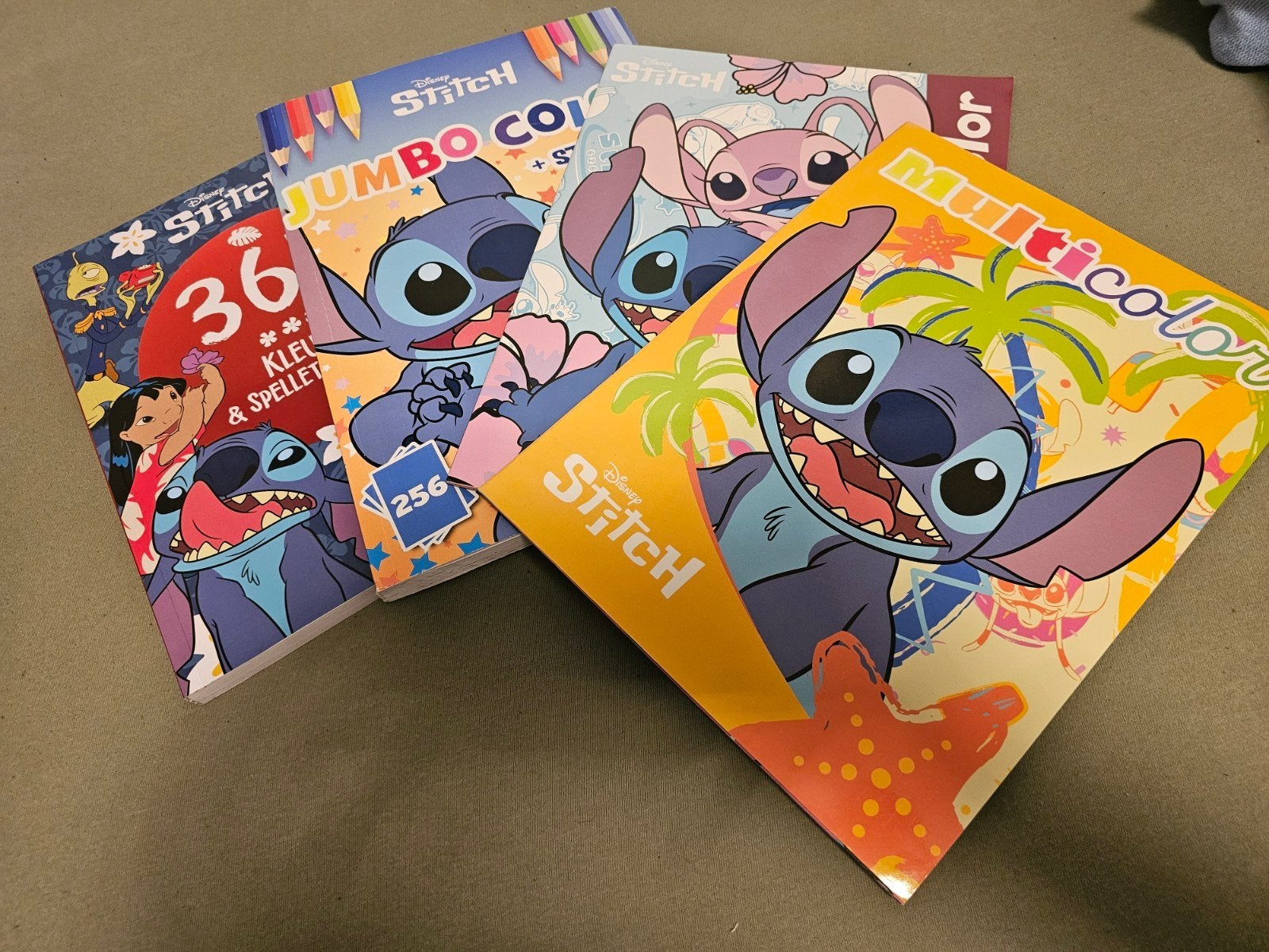 Disney Stitch Kleur- en Spelboeken Set (4 stuks), Boeken, Ophalen of Verzenden, Zo goed als nieuw, Sprookjes