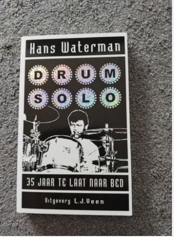 Hans Waterman - Drum Solo: 35 jaar te laat naar bed, Boeken, Artiest, Ophalen of Verzenden, Zo goed als nieuw, Hans Waterman