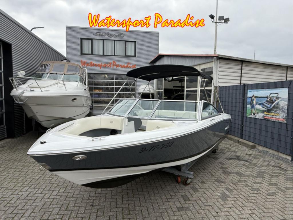 Cobalt 220 S/r (bj 2023), Watersport en Boten, Speedboten, Gebruikt, Benzine, 200 pk of meer, Polyester