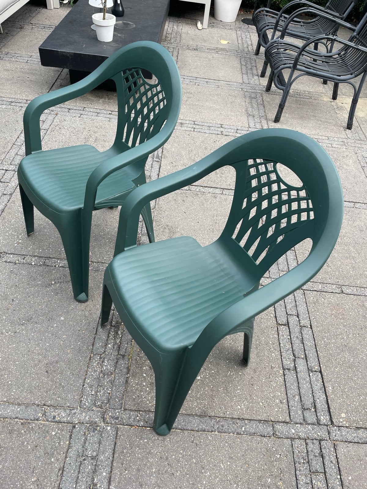 2x Groene kunststof tuinstoelen, Tuin en Terras, Tuinstoelen, Ophalen, Gebruikt, Kunststof