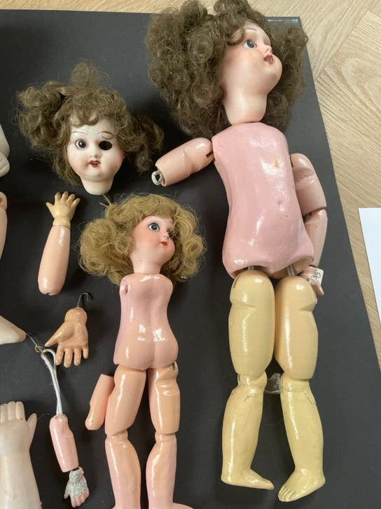 Grote partij  poppenonderdelen  , kleding en onderdelen, Verzamelen, Verzenden, Gebruikt, Overige typen