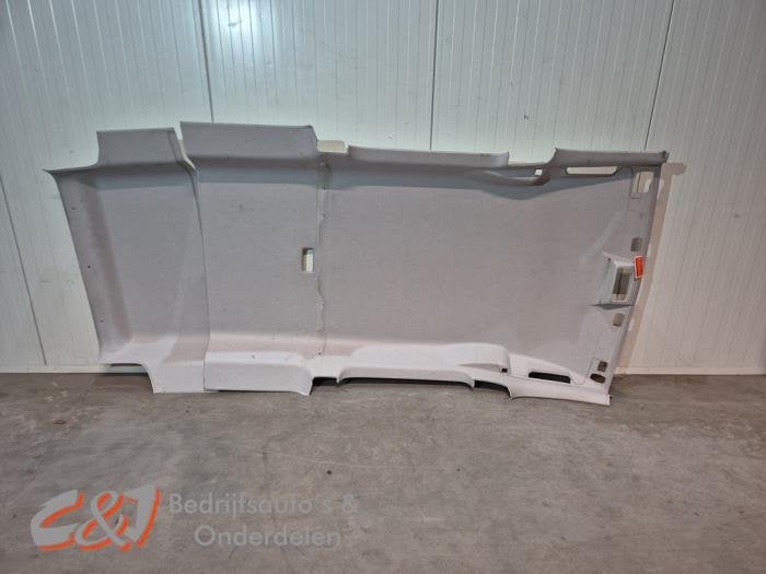 Hemelbekleding van een Volkswagen Caddy