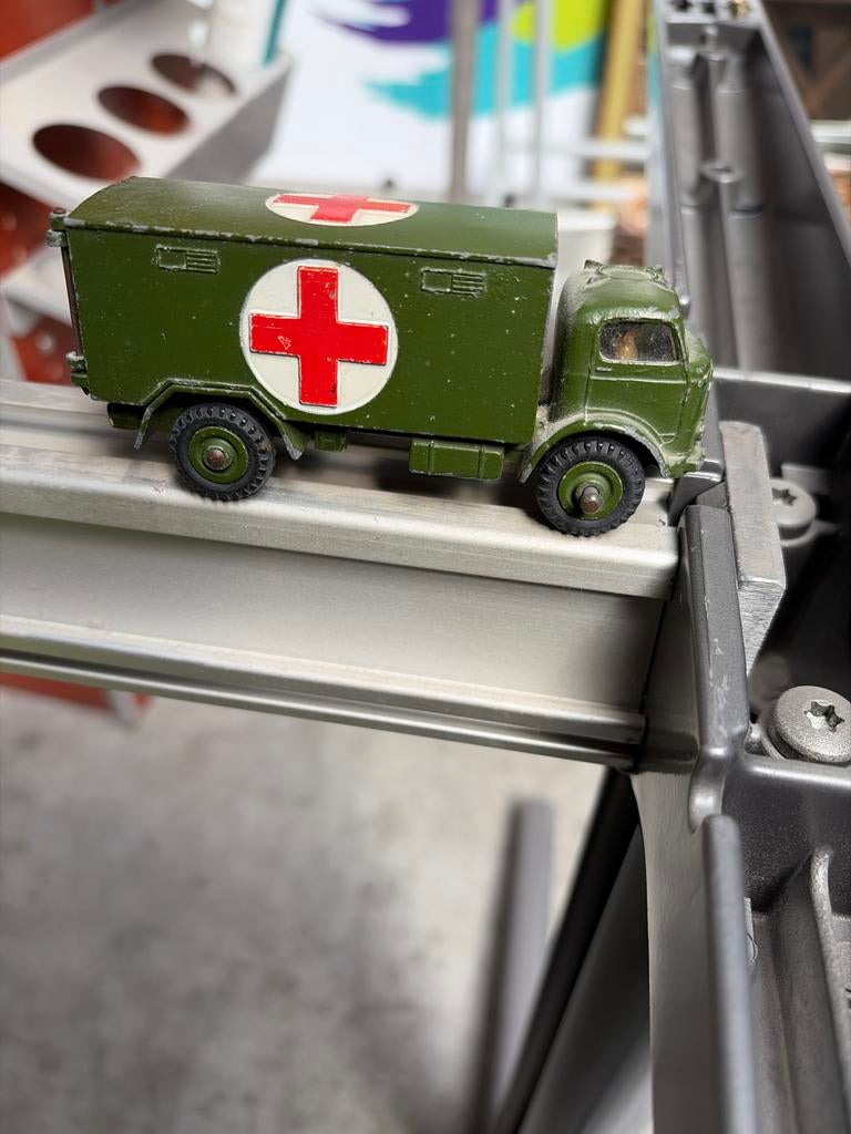Dinky Toys Militaire Ambulance 626 - Vintage Speelgoed, Overige merken, Gebruikt, 1:50 of kleiner, Ophalen of Verzenden