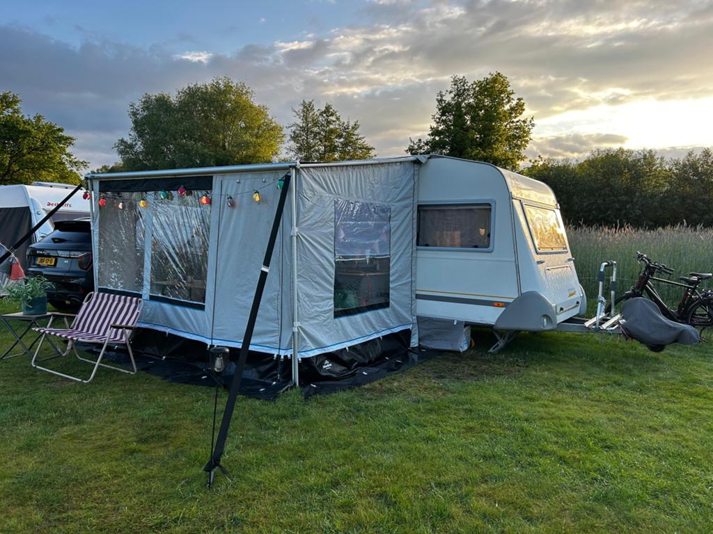 Prachtige Knaus Südwind 450 Caravan Mover / Gepimpt / Luifel, Caravans en Kamperen, Caravans, Rondzit, Particulier, Luifel, Knaus