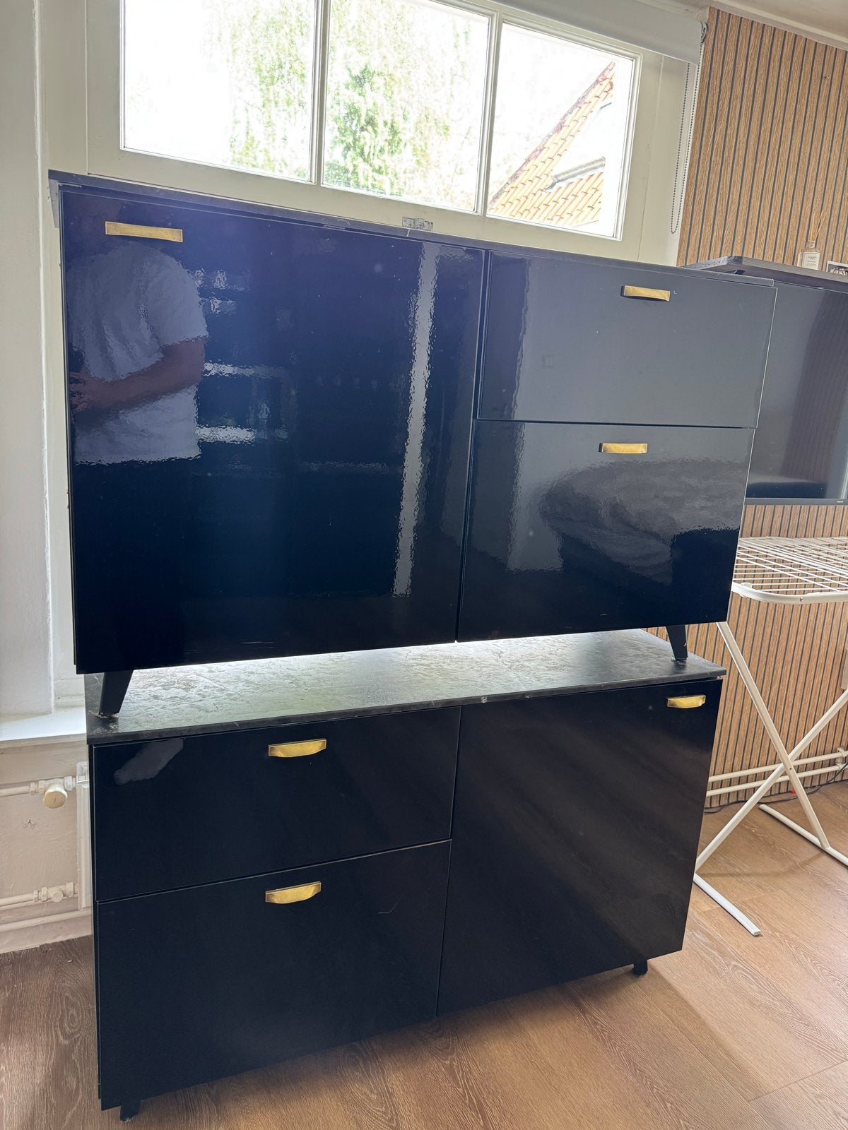 Zwart hoogglans dressoir met gouden handgrepen, Ophalen, Overige materialen, Gebruikt, 150 tot 200 cm