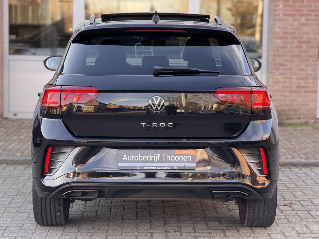 Volkswagen T-Roc 1.5 TSI R-Line | Trekhaak | Pano | 19" | St, Auto's, Adaptive Cruise Control, 4 cilinders, 150 pk, Zwart