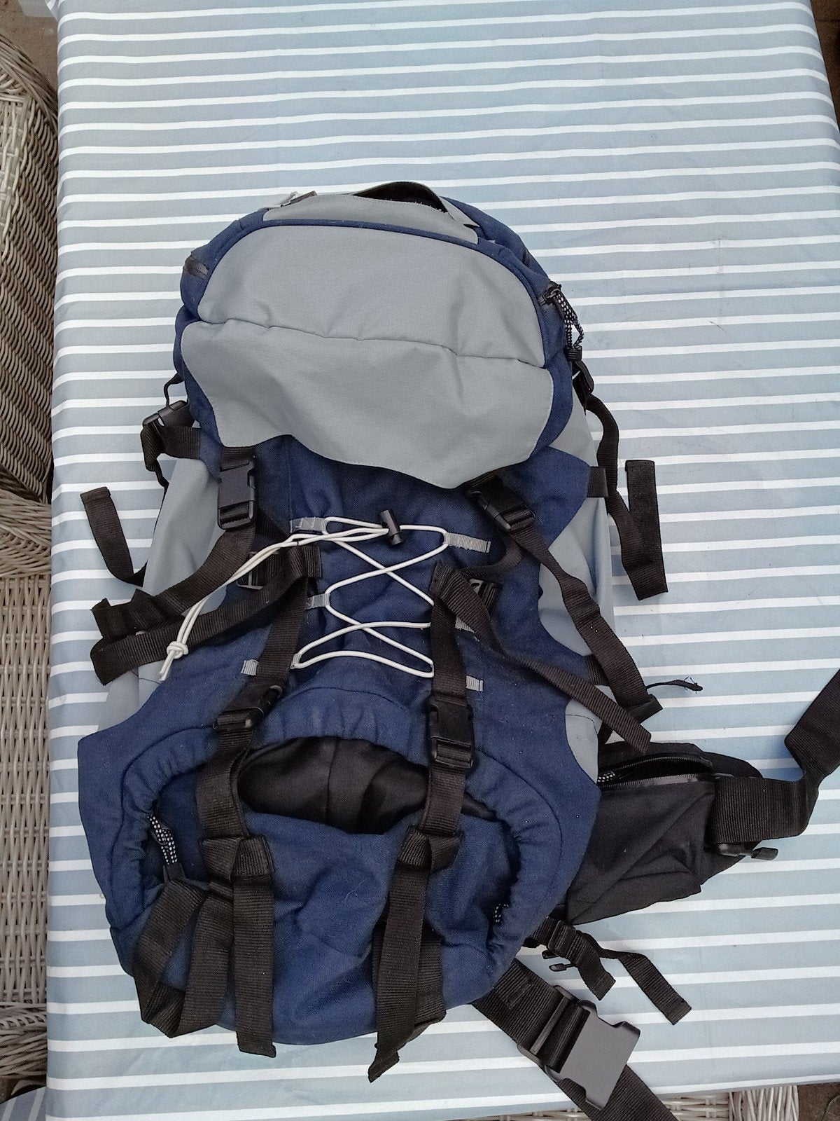 Zo goed als nieuwe backpack 65-70L met regenhoes, Ophalen of Verzenden, Zo goed als nieuw