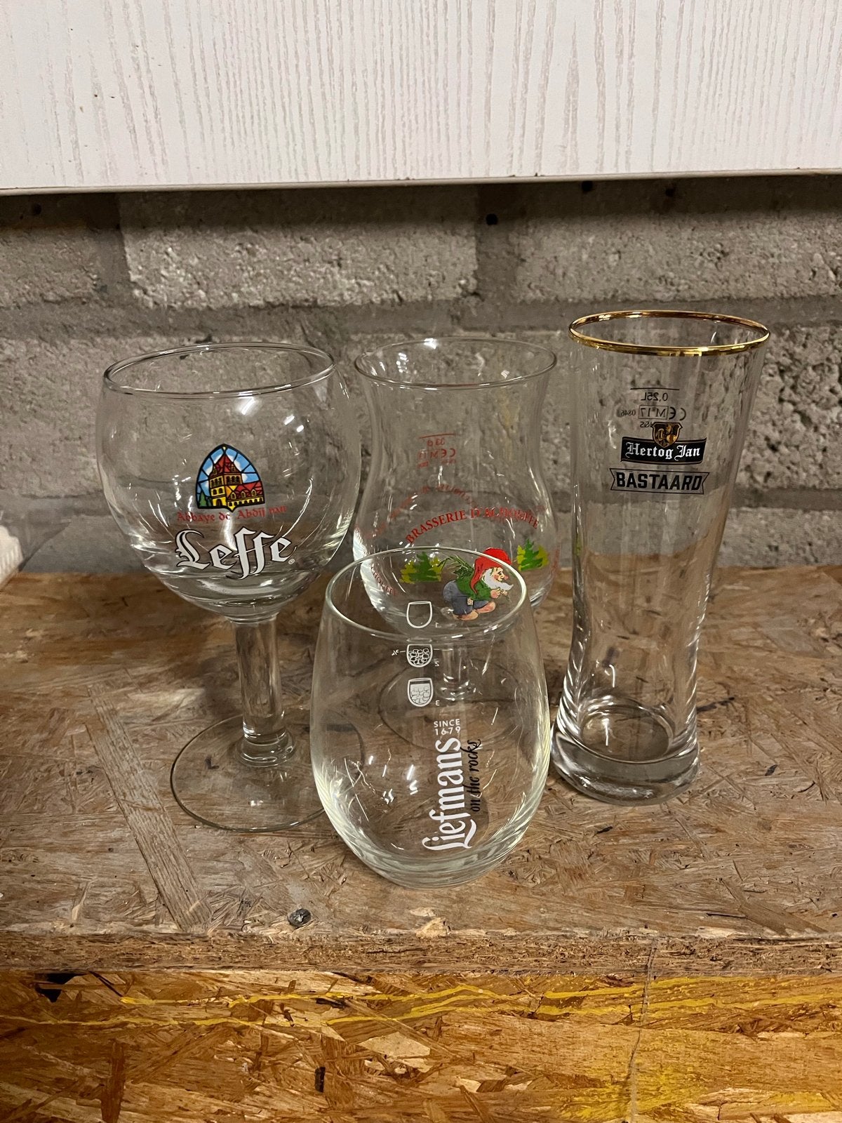 Diverse speciaalbier glazen voor de verzamelaar (doos vol), Ophalen, Gebruikt