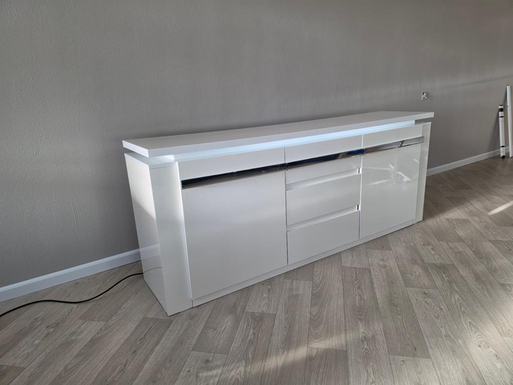 Strak Hoogglans Wit Dressoir met Sfeerverlichting – 210 cm, Huis en Inrichting, Kasten | Dressoirs, Gebruikt, 200 cm of meer, 25 tot 50 cm
