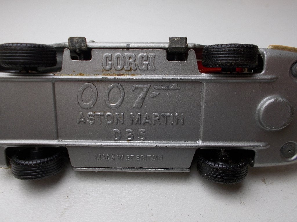 1984 Corgi 271 JAMES BOND 007 ASTON MARTIN DB5 SILVER 1:32., Ophalen of Verzenden, Gebruikt, Auto, Corgi